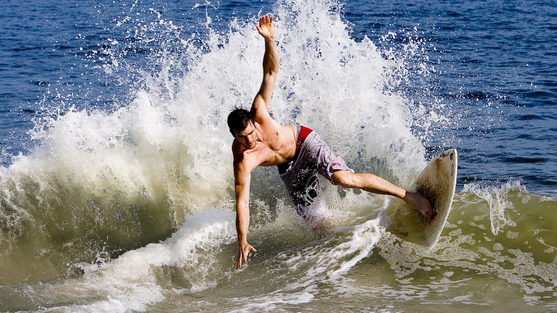 跨界主宰，当恩比德在F1赛道接管比赛，太阳用决胜局带走国王