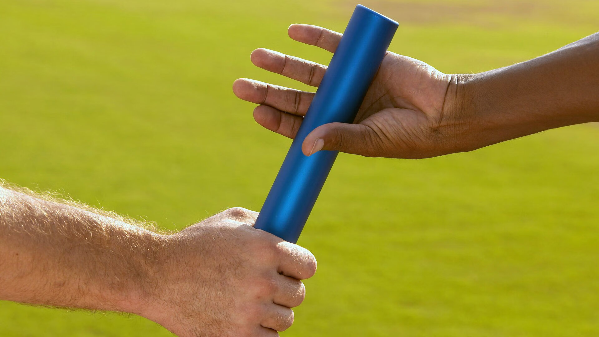 赛道之外，当F1争冠焦点与喀麦隆奇迹同频共振